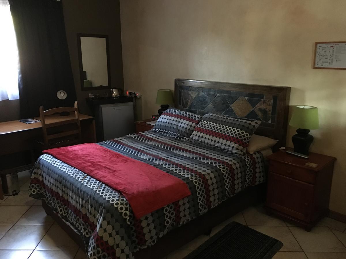 Lions Rest Guest House Germiston Exterior foto